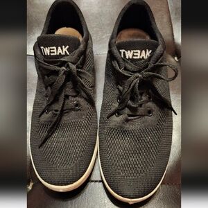 Womens Sz 8 Tweak Black Running Shoes in Gently Used Condition